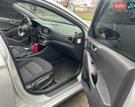 Сірий Хендай Ioniq, об'ємом двигуна 1.58 л та пробігом 174 тис. км за 11900 $, фото 20 на Automoto.ua