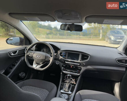 Серый Хендай Ioniq, объемом двигателя 1.58 л и пробегом 99 тыс. км за 15500 $, фото 3 на Automoto.ua