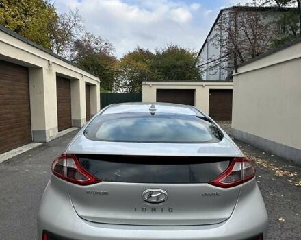 Серый Хендай Ioniq, объемом двигателя 0 л и пробегом 129 тыс. км за 12900 $, фото 2 на Automoto.ua