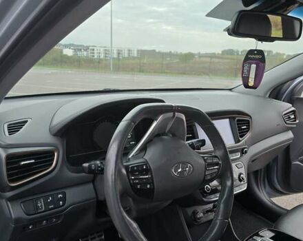 Серый Хендай Ioniq, объемом двигателя 0 л и пробегом 82 тыс. км за 14500 $, фото 9 на Automoto.ua