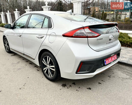 Сірий Хендай Ioniq, об'ємом двигуна 0 л та пробігом 135 тис. км за 12700 $, фото 4 на Automoto.ua