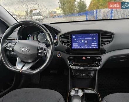 Сірий Хендай Ioniq, об'ємом двигуна 0 л та пробігом 106 тис. км за 12018 $, фото 39 на Automoto.ua