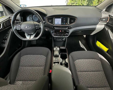Сірий Хендай Ioniq, об'ємом двигуна 0 л та пробігом 33 тис. км за 13800 $, фото 28 на Automoto.ua