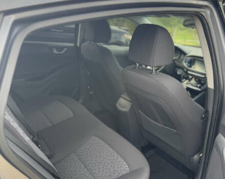 Серый Хендай Ioniq, объемом двигателя 1.58 л и пробегом 99 тыс. км за 15500 $, фото 5 на Automoto.ua