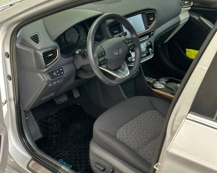 Сірий Хендай Ioniq, об'ємом двигуна 0 л та пробігом 33 тис. км за 13800 $, фото 29 на Automoto.ua