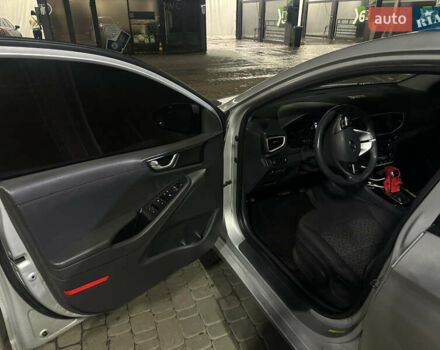 Сірий Хендай Ioniq, об'ємом двигуна 1.58 л та пробігом 174 тис. км за 11900 $, фото 10 на Automoto.ua