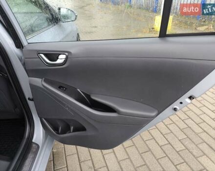 Сірий Хендай Ioniq, об'ємом двигуна 0 л та пробігом 106 тис. км за 12018 $, фото 49 на Automoto.ua