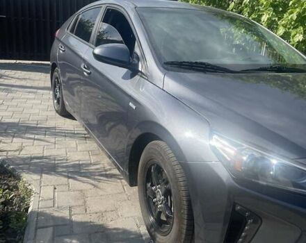 Серый Хендай Ioniq, объемом двигателя 1.58 л и пробегом 78 тыс. км за 15999 $, фото 2 на Automoto.ua