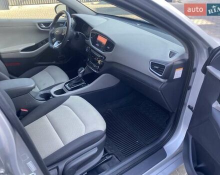 Серый Хендай Ioniq, объемом двигателя 1.58 л и пробегом 166 тыс. км за 14500 $, фото 9 на Automoto.ua