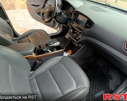 Серый Хендай Ioniq, объемом двигателя 0 л и пробегом 100 тыс. км за 14200 $, фото 4 на Automoto.ua