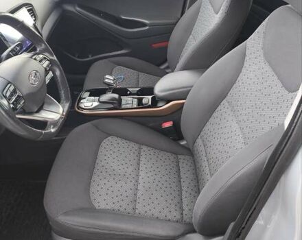 Сірий Хендай Ioniq, об'ємом двигуна 0 л та пробігом 110 тис. км за 11800 $, фото 22 на Automoto.ua