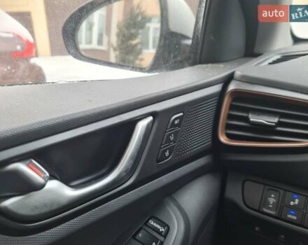 Сірий Хендай Ioniq, об'ємом двигуна 0 л та пробігом 103 тис. км за 13999 $, фото 9 на Automoto.ua
