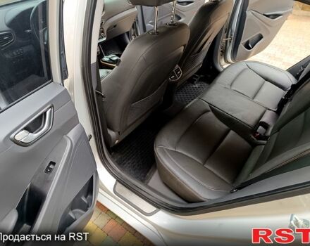 Серый Хендай Ioniq, объемом двигателя 0 л и пробегом 100 тыс. км за 14200 $, фото 6 на Automoto.ua