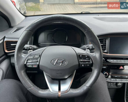 Серый Хендай Ioniq, объемом двигателя 0 л и пробегом 150 тыс. км за 12490 $, фото 38 на Automoto.ua