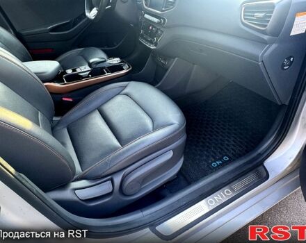 Серый Хендай Ioniq, объемом двигателя 88 л и пробегом 99 тыс. км за 13200 $, фото 3 на Automoto.ua
