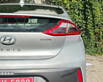 Сірий Хендай Ioniq, об'ємом двигуна 0 л та пробігом 33 тис. км за 13800 $, фото 6 на Automoto.ua