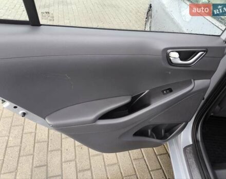 Сірий Хендай Ioniq, об'ємом двигуна 0 л та пробігом 106 тис. км за 12018 $, фото 48 на Automoto.ua