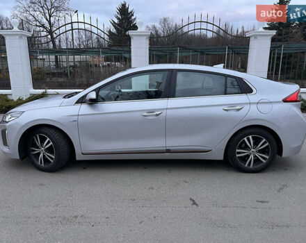 Сірий Хендай Ioniq, об'ємом двигуна 0 л та пробігом 135 тис. км за 12700 $, фото 2 на Automoto.ua