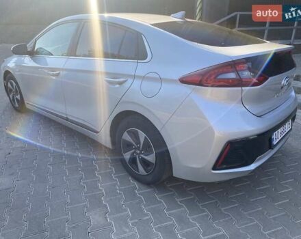 Серый Хендай Ioniq, объемом двигателя 1.58 л и пробегом 166 тыс. км за 14500 $, фото 2 на Automoto.ua
