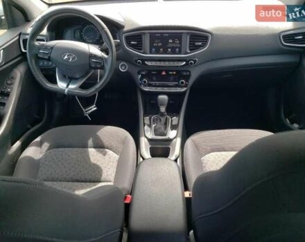 Сірий Хендай Ioniq, об'ємом двигуна 1.58 л та пробігом 129 тис. км за 10900 $, фото 6 на Automoto.ua