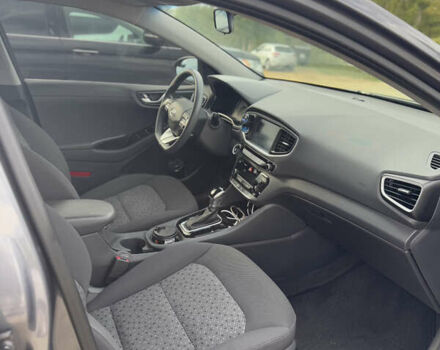 Серый Хендай Ioniq, объемом двигателя 1.58 л и пробегом 99 тыс. км за 15500 $, фото 6 на Automoto.ua