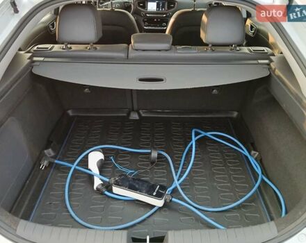 Серый Хендай Ioniq, объемом двигателя 0 л и пробегом 140 тыс. км за 12400 $, фото 10 на Automoto.ua