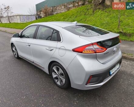 Сірий Хендай Ioniq, об'ємом двигуна 0 л та пробігом 124 тис. км за 13000 $, фото 4 на Automoto.ua