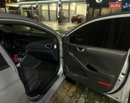 Сірий Хендай Ioniq, об'ємом двигуна 1.58 л та пробігом 174 тис. км за 11900 $, фото 9 на Automoto.ua