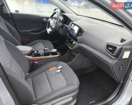 Сірий Хендай Ioniq, об'ємом двигуна 0 л та пробігом 106 тис. км за 12018 $, фото 38 на Automoto.ua