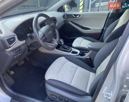 Серый Хендай Ioniq, объемом двигателя 1.58 л и пробегом 166 тыс. км за 14500 $, фото 6 на Automoto.ua