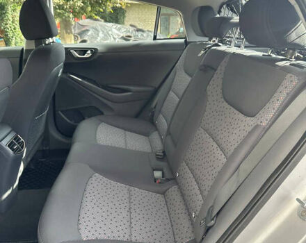 Сірий Хендай Ioniq, об'ємом двигуна 0 л та пробігом 33 тис. км за 13800 $, фото 37 на Automoto.ua
