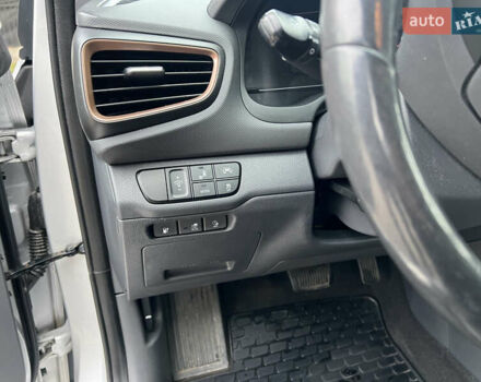 Серый Хендай Ioniq, объемом двигателя 0 л и пробегом 150 тыс. км за 12490 $, фото 22 на Automoto.ua