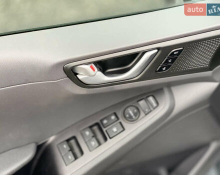 Серый Хендай Ioniq, объемом двигателя 0 л и пробегом 135 тыс. км за 12999 $, фото 52 на Automoto.ua