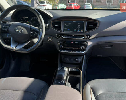 Серый Хендай Ioniq, объемом двигателя 0 л и пробегом 182 тыс. км за 15550 $, фото 7 на Automoto.ua