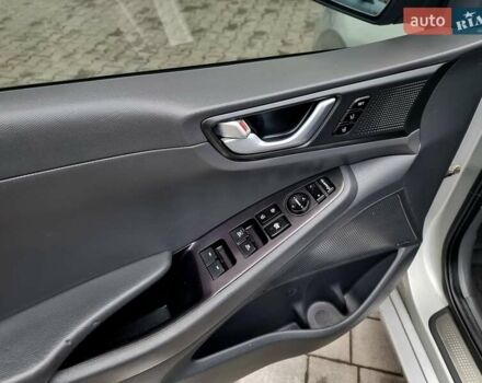 Серый Хендай Ioniq, объемом двигателя 0 л и пробегом 137 тыс. км за 12950 $, фото 37 на Automoto.ua