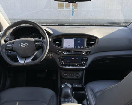 Сірий Хендай Ioniq, об'ємом двигуна 0 л та пробігом 121 тис. км за 12800 $, фото 14 на Automoto.ua