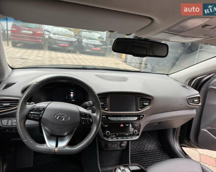 Серый Хендай Ioniq, объемом двигателя 0 л и пробегом 107 тыс. км за 12499 $, фото 30 на Automoto.ua