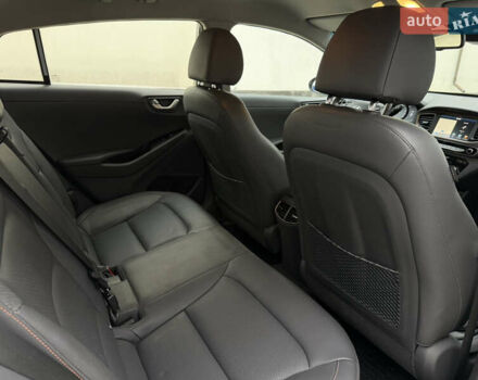 Серый Хендай Ioniq, объемом двигателя 0 л и пробегом 87 тыс. км за 13500 $, фото 10 на Automoto.ua