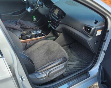 Серый Хендай Ioniq, объемом двигателя 0 л и пробегом 128 тыс. км за 13700 $, фото 6 на Automoto.ua