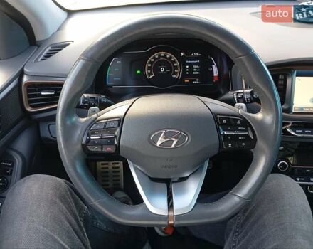 Серый Хендай Ioniq, объемом двигателя 0 л и пробегом 90 тыс. км за 13900 $, фото 24 на Automoto.ua
