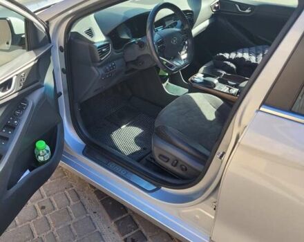 Серый Хендай Ioniq, объемом двигателя 0 л и пробегом 128 тыс. км за 13700 $, фото 4 на Automoto.ua