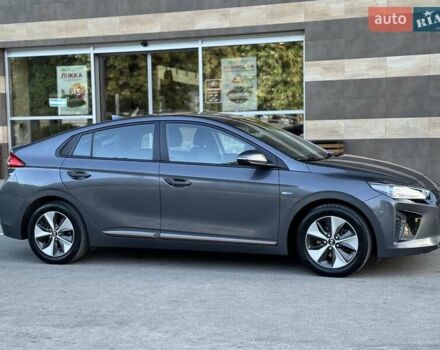 Сірий Хендай Ioniq, об'ємом двигуна 0 л та пробігом 81 тис. км за 12499 $, фото 9 на Automoto.ua