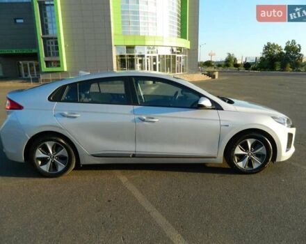 Сірий Хендай Ioniq, об'ємом двигуна 0 л та пробігом 91 тис. км за 13300 $, фото 6 на Automoto.ua