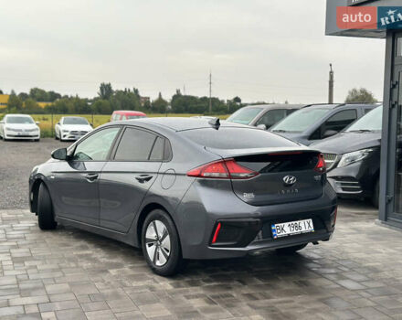 Серый Хендай Ioniq, объемом двигателя 1.6 л и пробегом 272 тыс. км за 12999 $, фото 1 на Automoto.ua