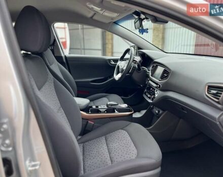 Серый Хендай Ioniq, объемом двигателя 0 л и пробегом 111 тыс. км за 13850 $, фото 56 на Automoto.ua