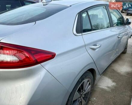 Серый Хендай Ioniq, объемом двигателя 1.6 л и пробегом 129 тыс. км за 7900 $, фото 13 на Automoto.ua