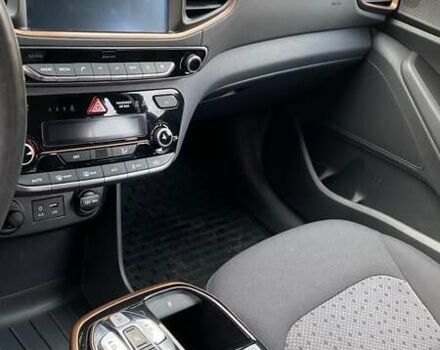 Серый Хендай Ioniq, объемом двигателя 0 л и пробегом 108 тыс. км за 13700 $, фото 23 на Automoto.ua