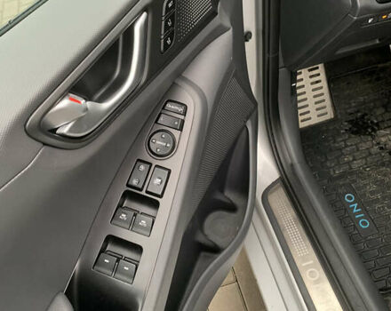 Серый Хендай Ioniq, объемом двигателя 0 л и пробегом 123 тыс. км за 13500 $, фото 6 на Automoto.ua