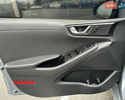 Сірий Хендай Ioniq, об'ємом двигуна 0 л та пробігом 148 тис. км за 13600 $, фото 12 на Automoto.ua