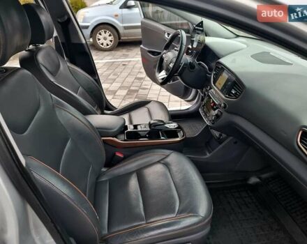 Серый Хендай Ioniq, объемом двигателя 0 л и пробегом 137 тыс. км за 12950 $, фото 26 на Automoto.ua